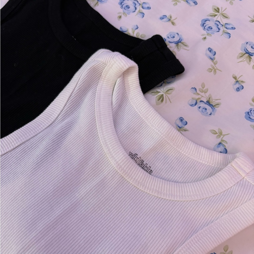 2 Pack Wilde Fable- Cropped Ribbed Tank Tops - Picture 2 of 4